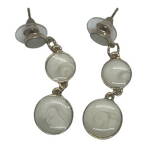 Aura Attractive white color Earrings